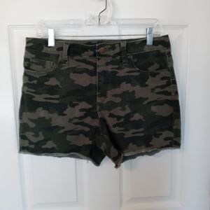 Universal Thread Green Camo Print High Rise Midi Women's Shorts Size 8